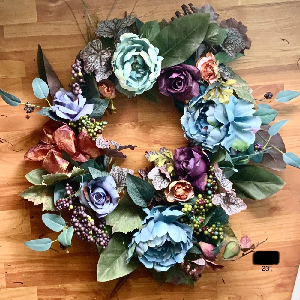 Beautiful Fall or Spring  wreath. 23”